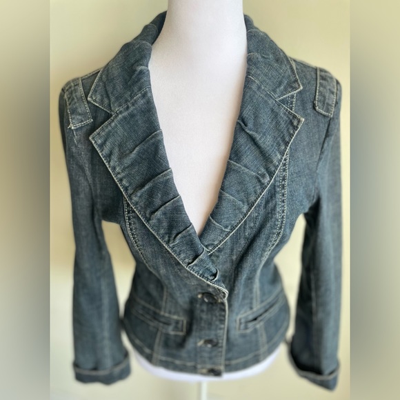 CAbi CAbi RUFFLE COLLAR DETAIL 2 BUTTON FRONT DENIM BLAZER STYLE JACKET SZ S - Picture 7 of 16